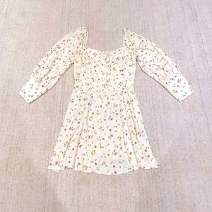 Juliette dress 👗 by REFORMATION - for a picknick or a night out on the town😊💖